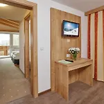 Lägenhet Gaestehaus Bergkristall *