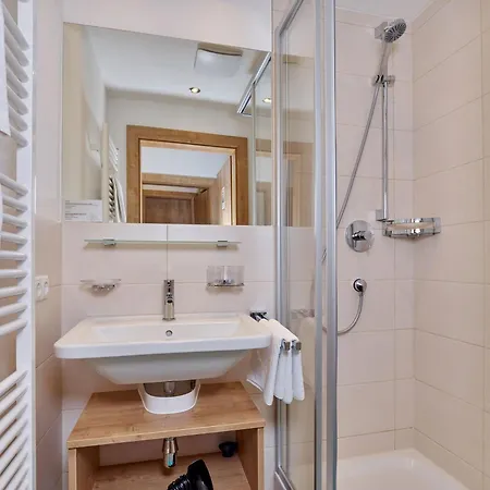 Апартаменты Gaestehaus Bergkristall *