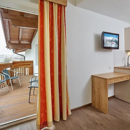 Апартаменты Gaestehaus Bergkristall Зёльден