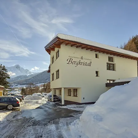 Gaestehaus Bergkristall Apartament