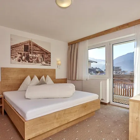 Gaestehaus Bergkristall * Sölden