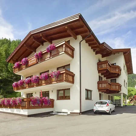 Gaestehaus Bergkristall Apartman Sölden